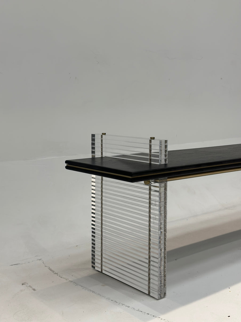 DISLOCATION BENCH 001