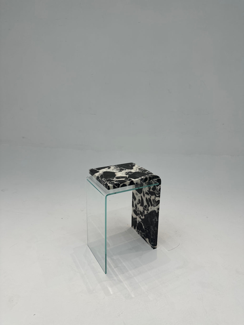 REFLECTION SIDE TABLE 001