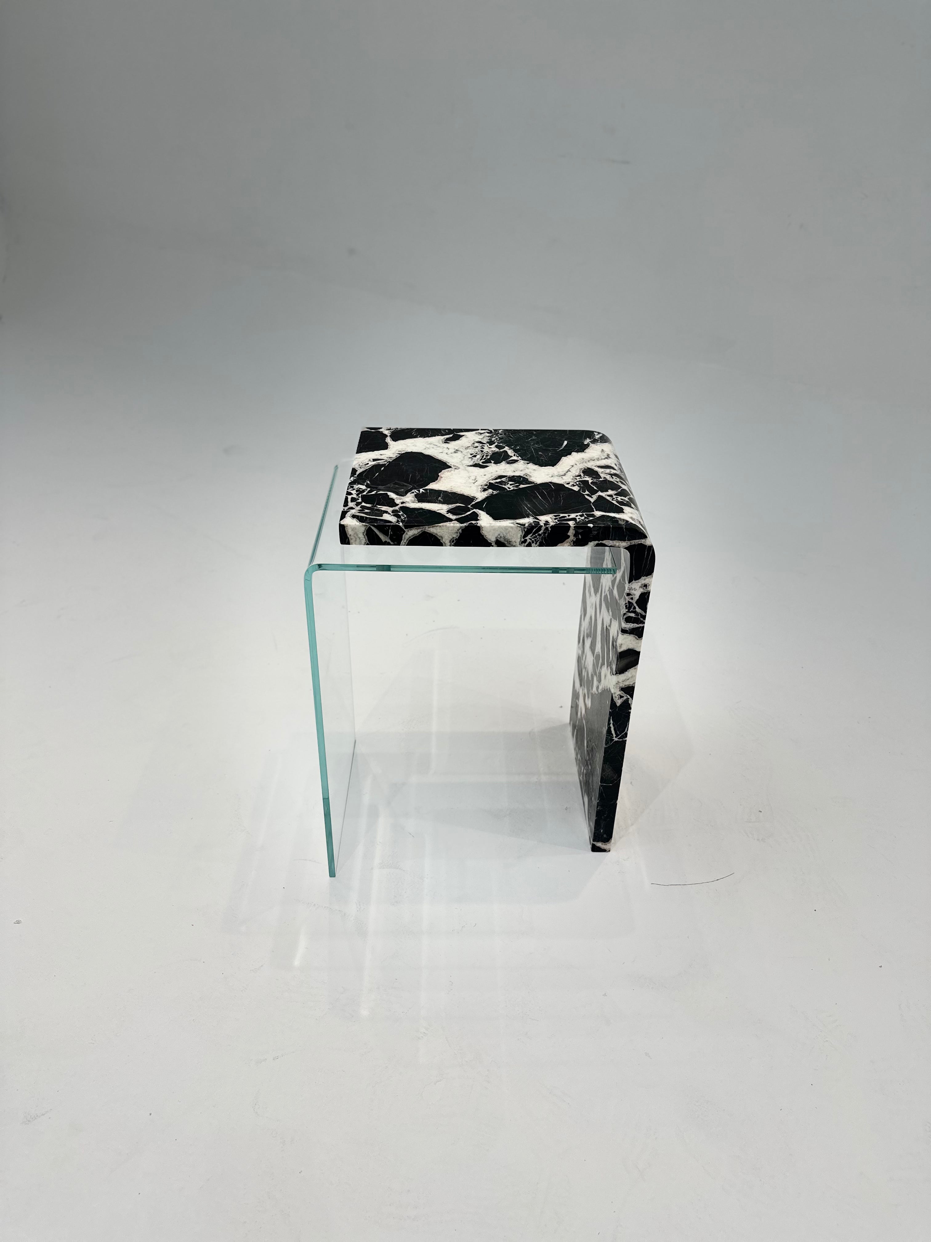 REFLECTION SIDE TABLE 001