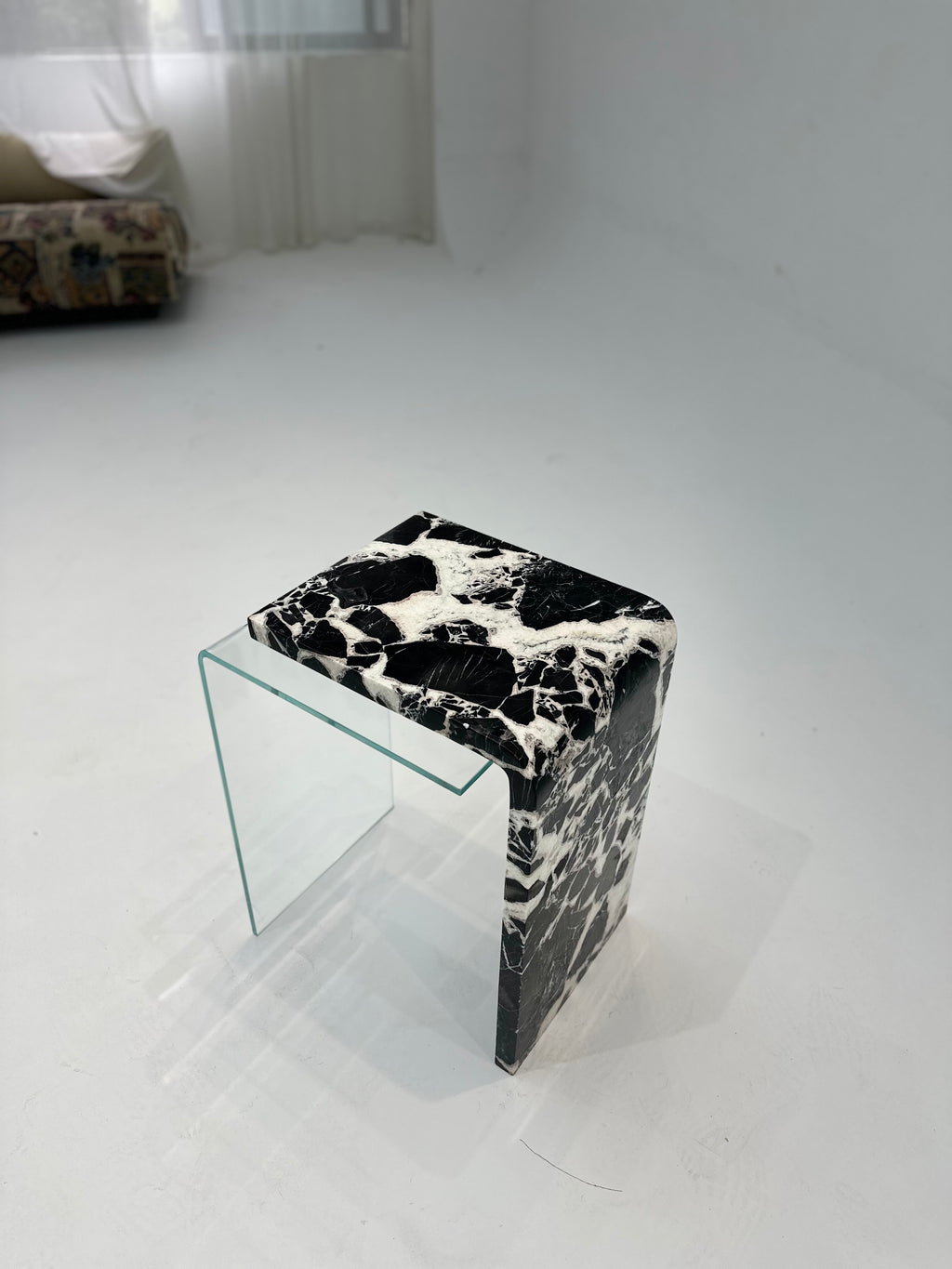 REFLECTION SIDE TABLE 001