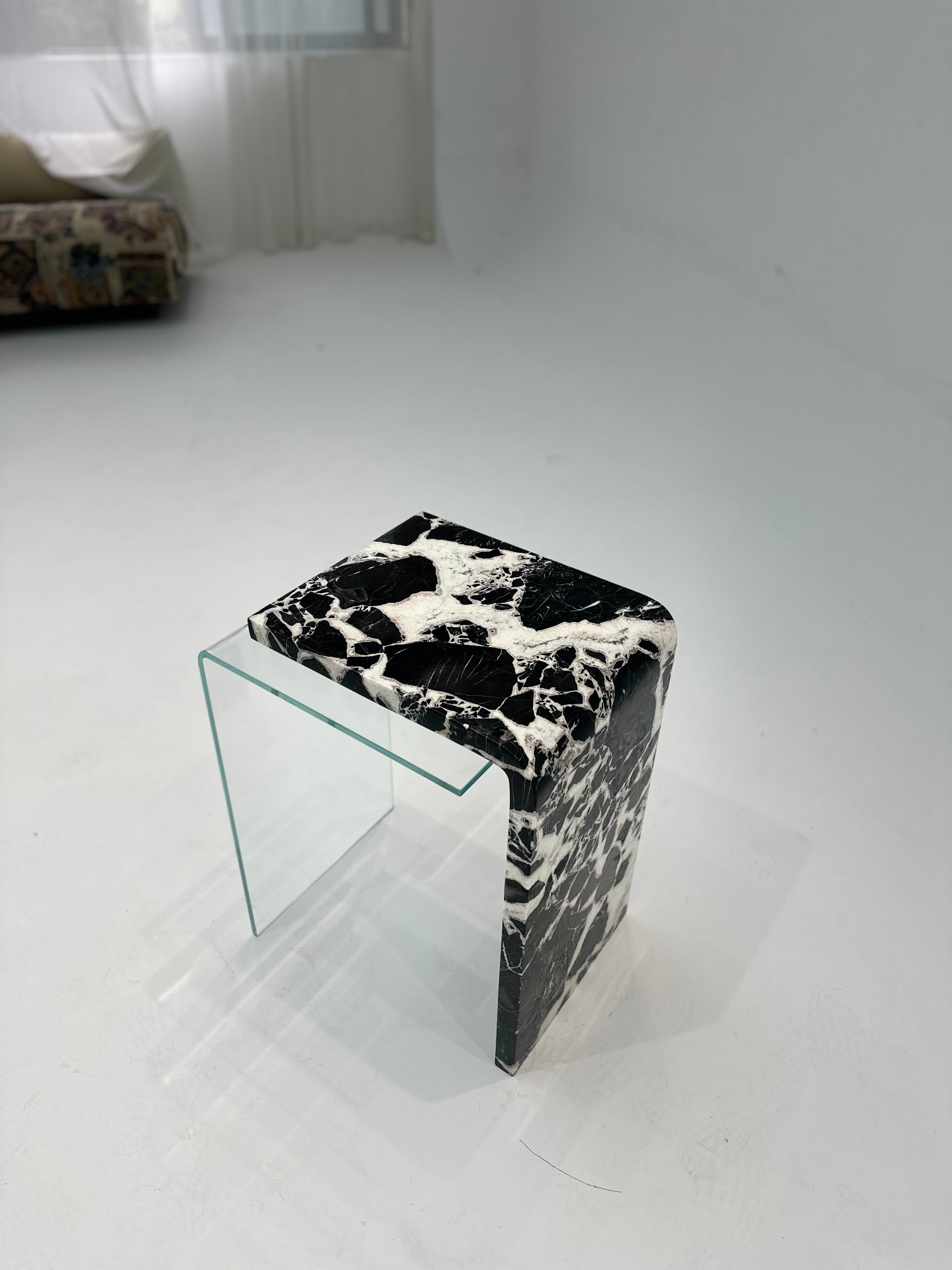 REFLECTION SIDE TABLE 001