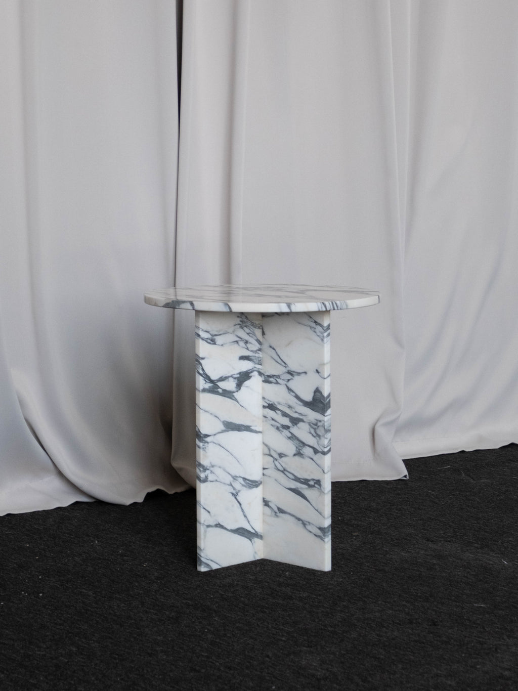 Round side table 1.0