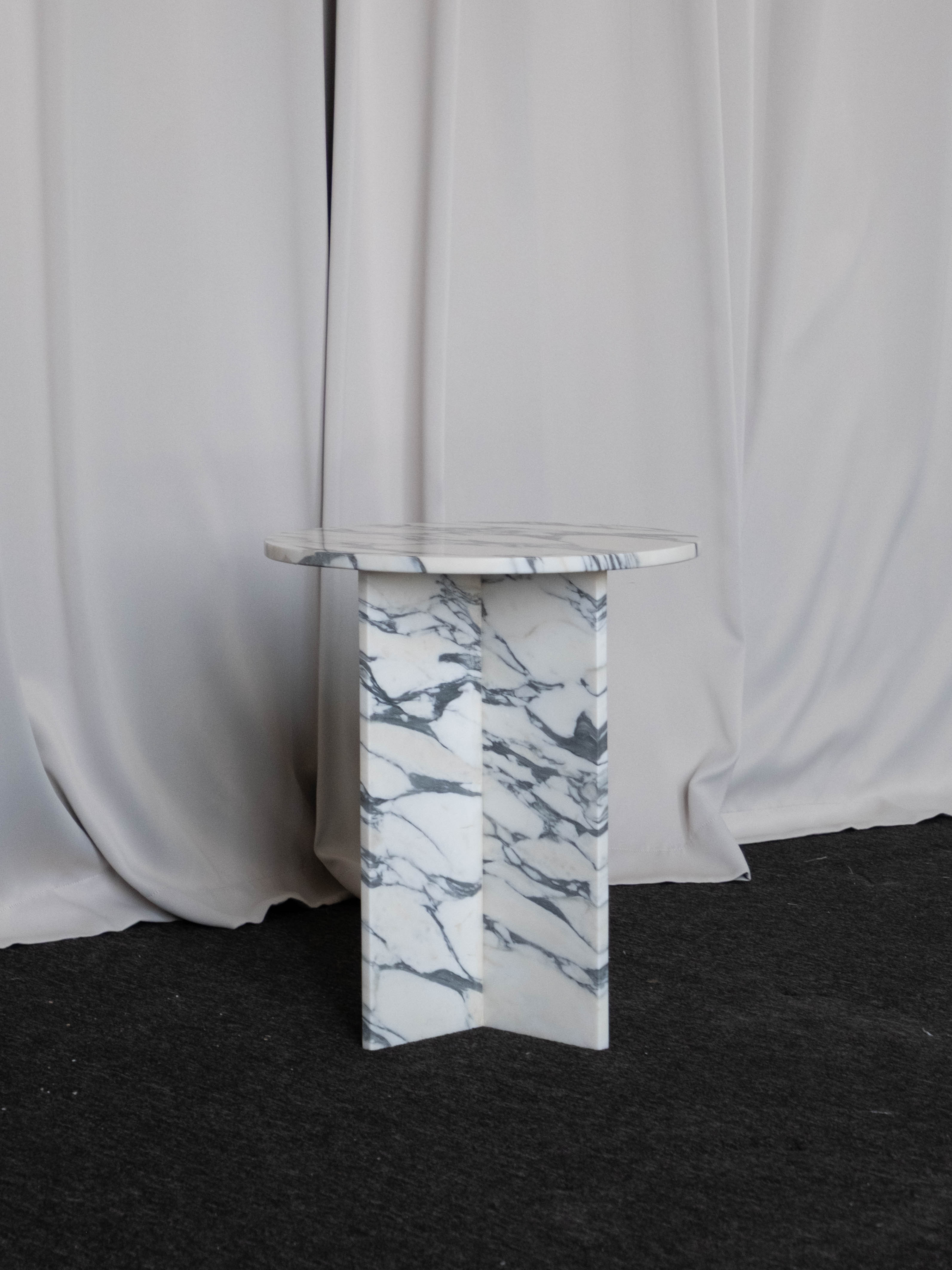 Round side table 1.0