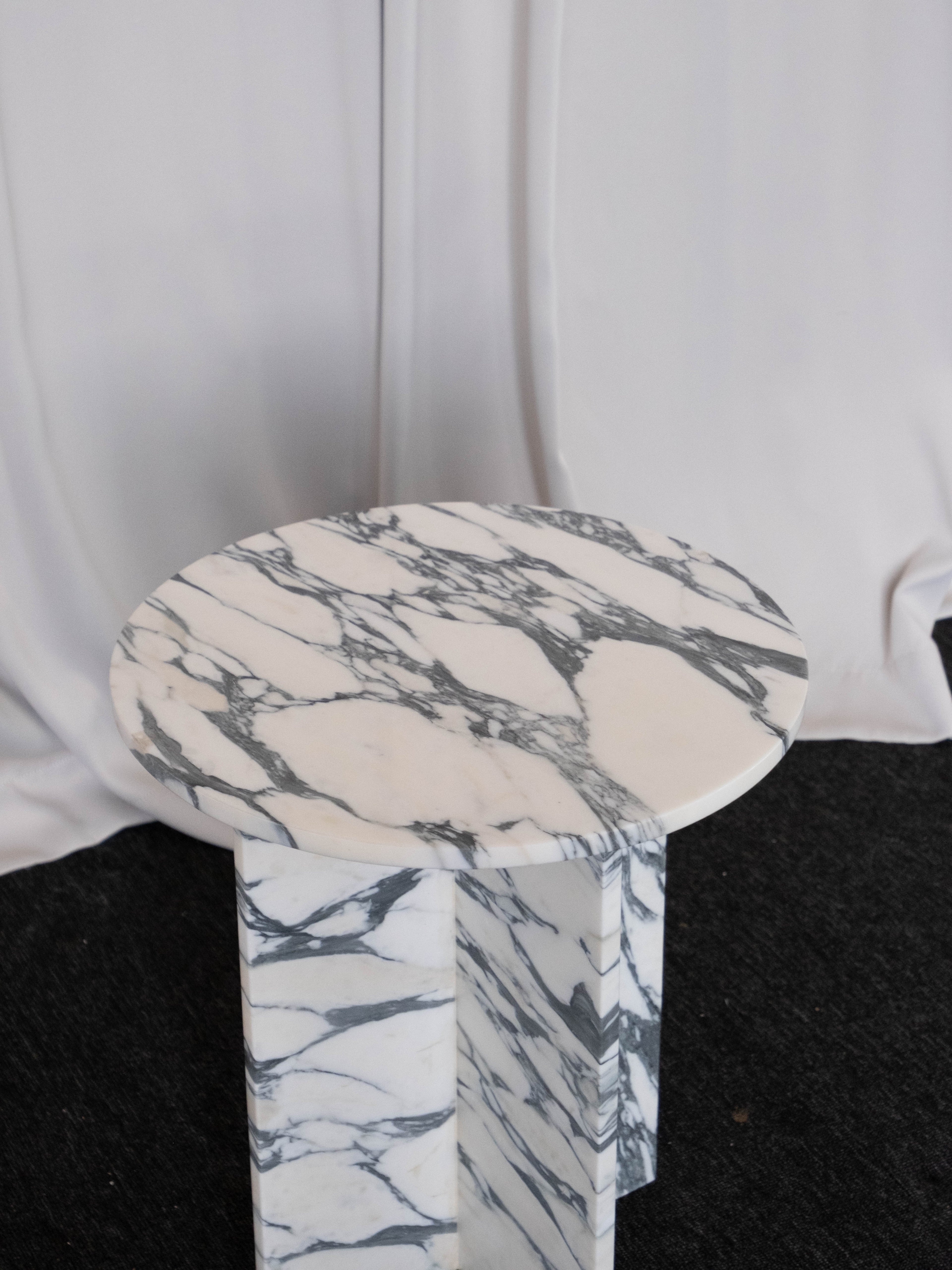 Round side table 1.0