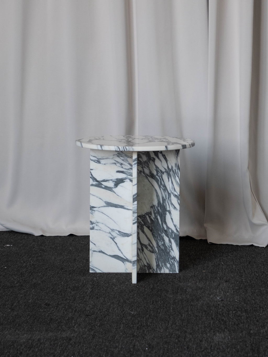 Round side table 1.0